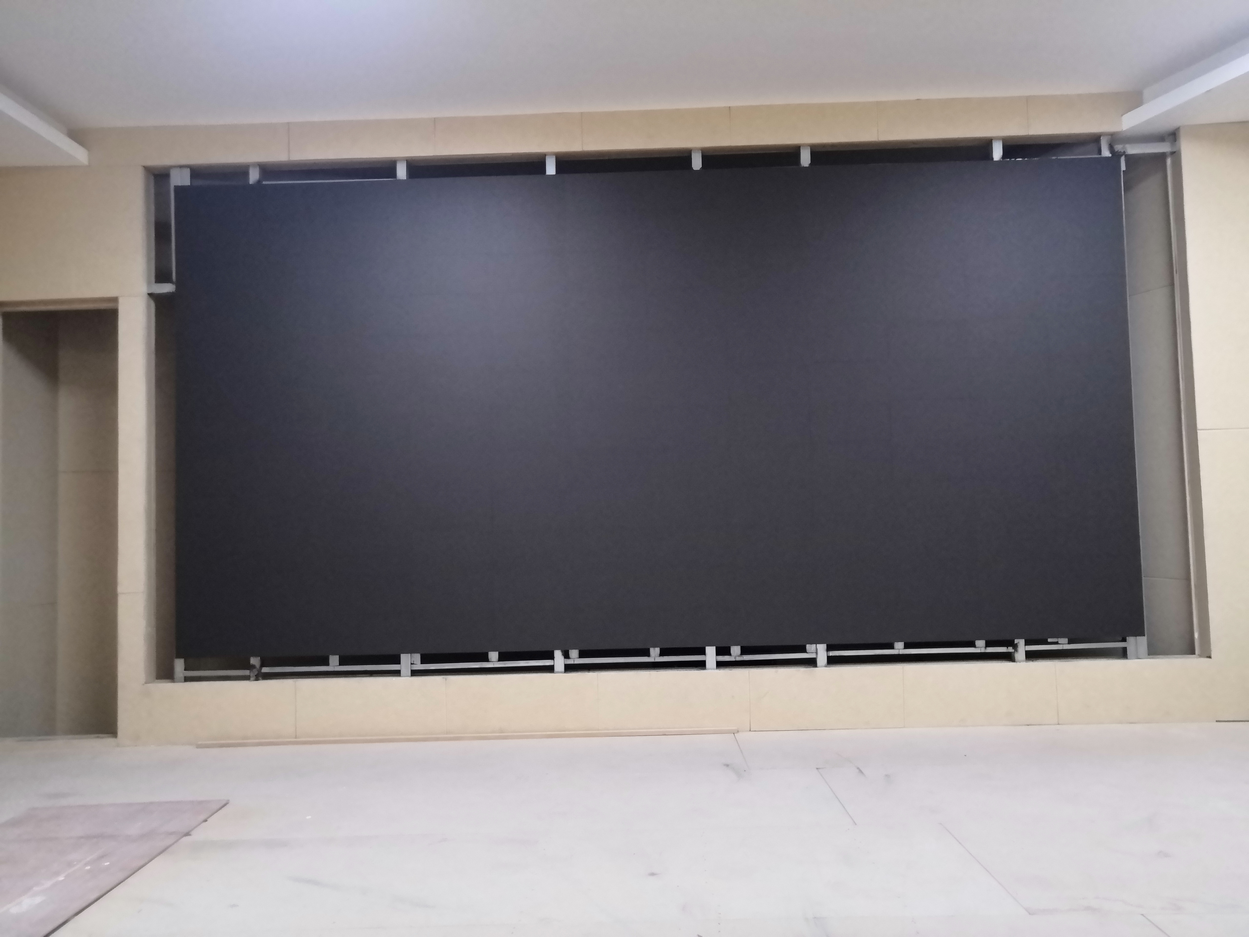 室內全彩P2.5LED顯示屏-焊接壁掛支架-青?；疖囌?/>
            </p>
                                    <p>全彩P2.5LED顯示屏&nbsp;- 焊接壁掛支架</p><p>采用600處理器</p><p>&nbsp;室內全彩LED顯示屏采用節能型設計，功耗更低，壽命更長，可有效降低功耗25-50%，為客戶節約電費</p>        </div>
        <div   id=