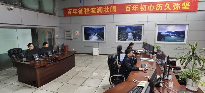 2、梯調(diào)中心中控室（楊柳 攝）